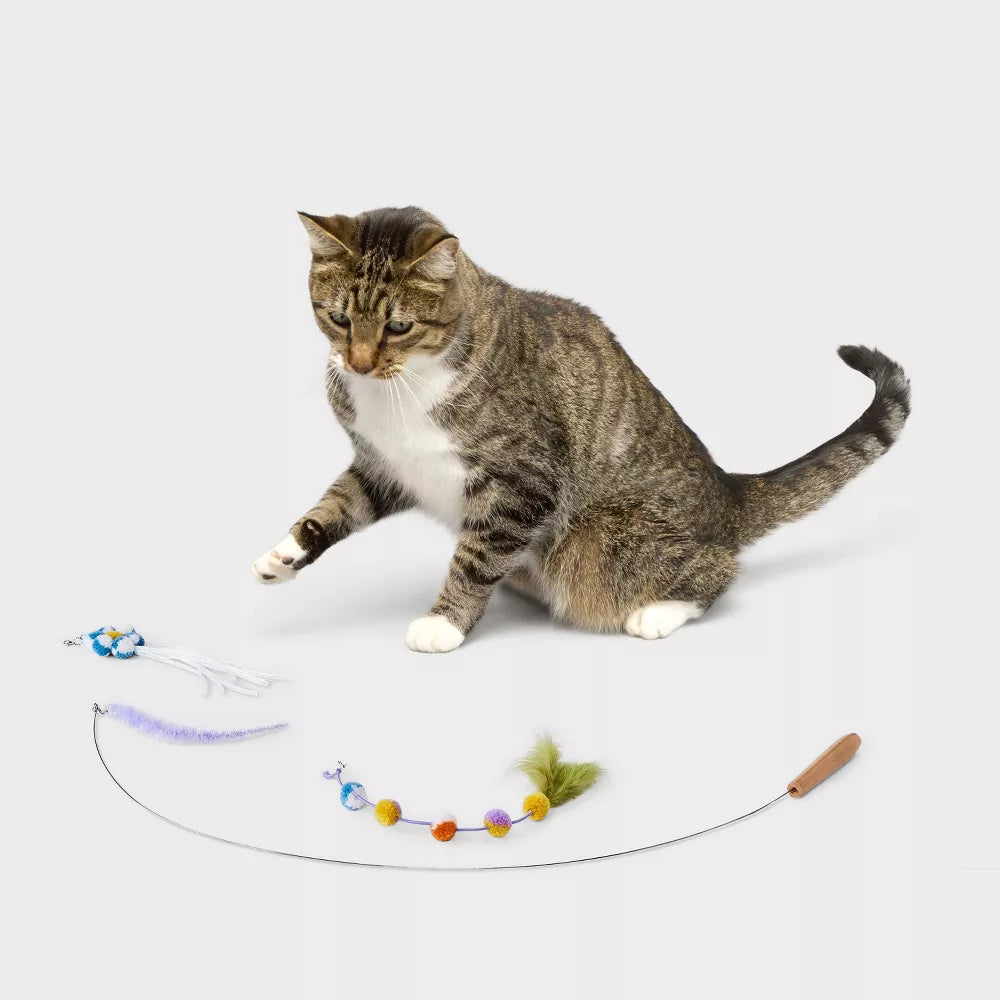 Varita de alambre flexible para gatos con tres accesorios intercambiables